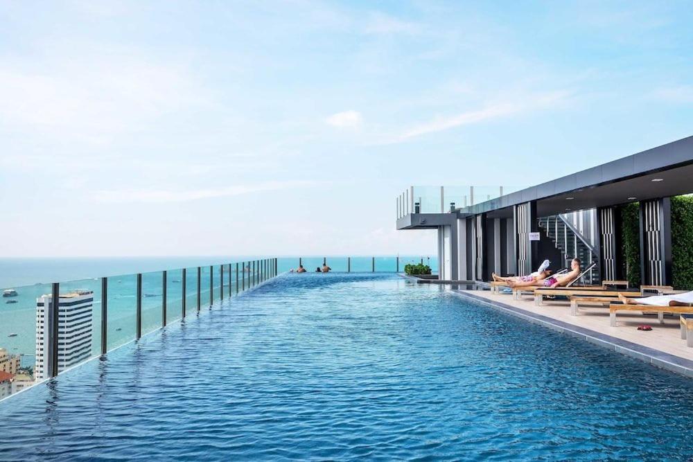 The Base Central Pattaya Dış mekan fotoğraf
